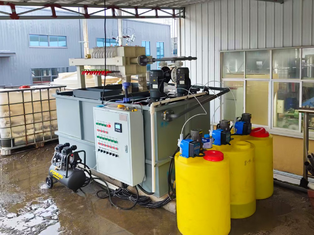 絮凝压滤一体机：塑料清洗废水污泥的高效处理方案及应用效果